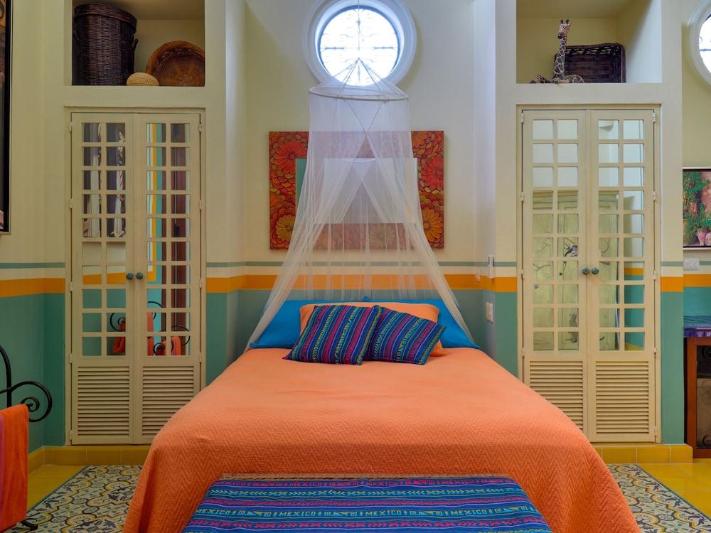 Casa Oasis Guest House and Spa