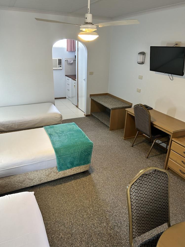 Acacia Rose Motor Inn