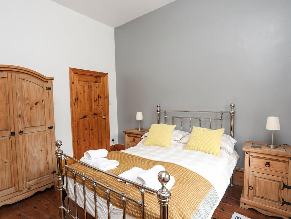 West Point Lynas Lighthouse Keeper's Cottage