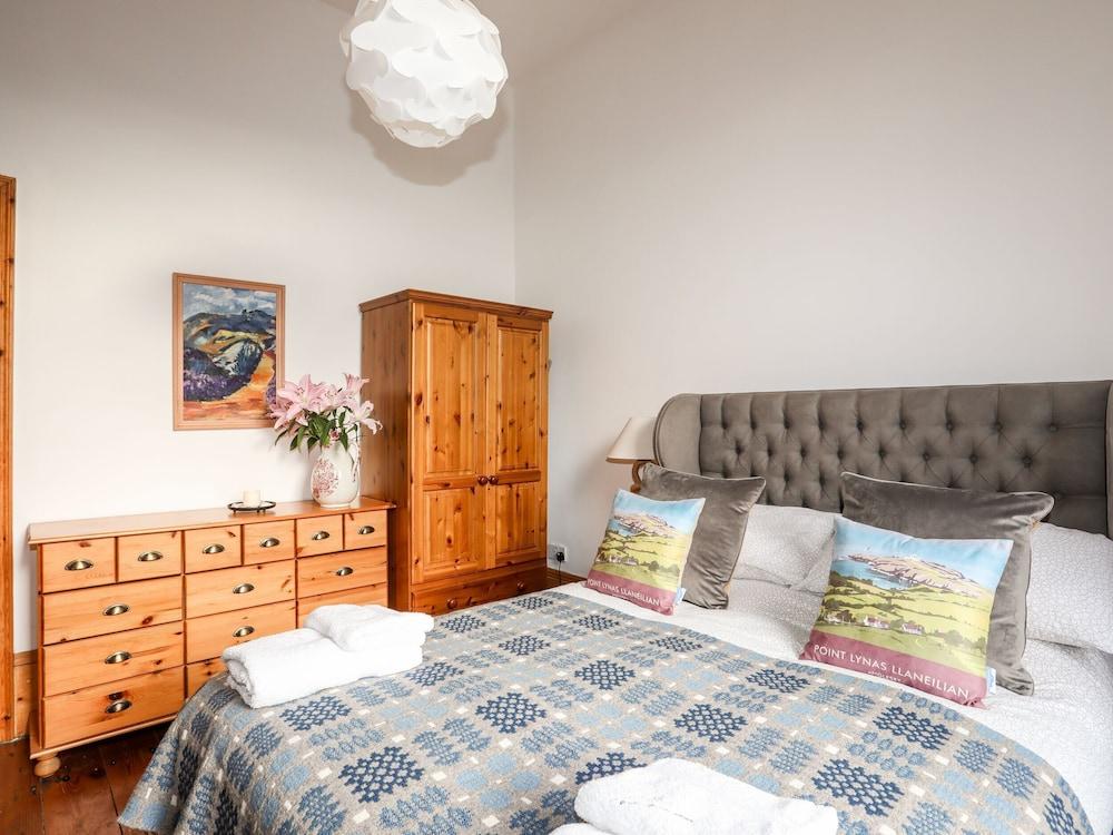 East Point Lynas Lighthouse Keeper's Cottage