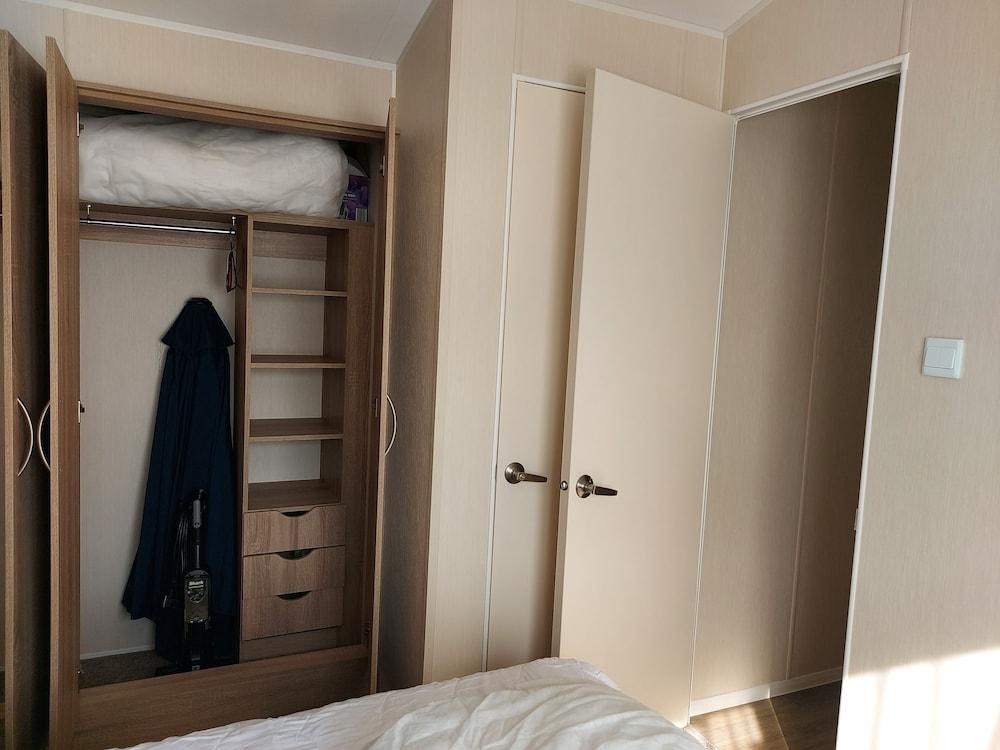 2 Brightholme 6 Berth With Decking & Enclosed Gard