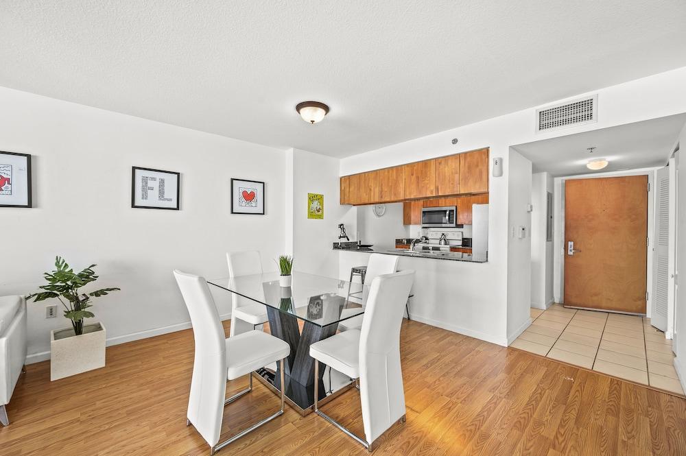 Amazing High Rise at Brickell with pool