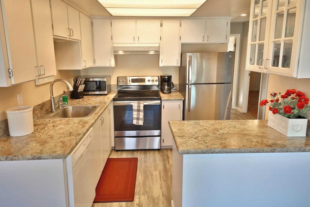 Beachfront Condo - Mutiny Bay by Avantstay Views