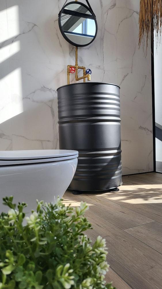 Junior Villa for up to 10 Vacationers Full View