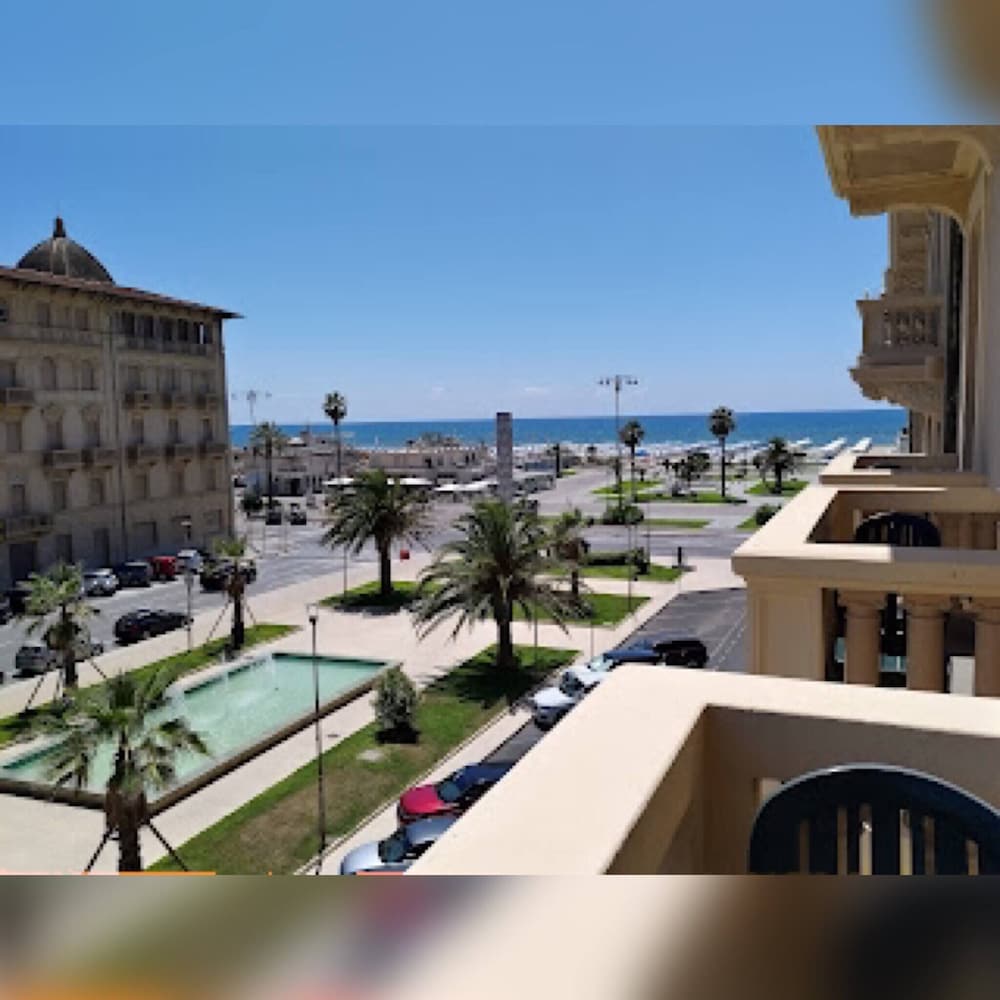 Room-viareggio Live in Top Deco