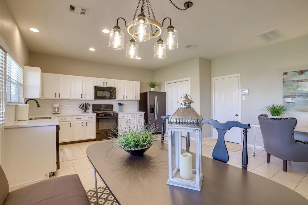 Pet-friendly Tomball Home ~ 8 Mi to Burroughs Park