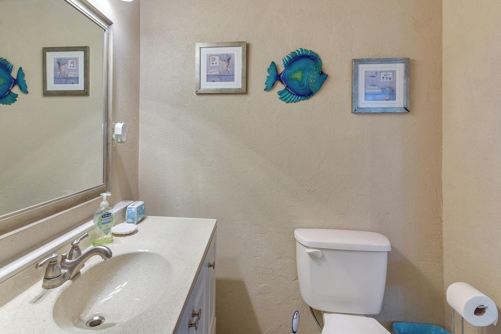 Deck & Grill: Sunny Cottage in Crystal Beach!