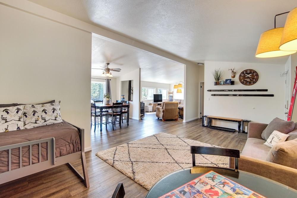 Riverfront Home w/ Deck, Near Mount Rainier!