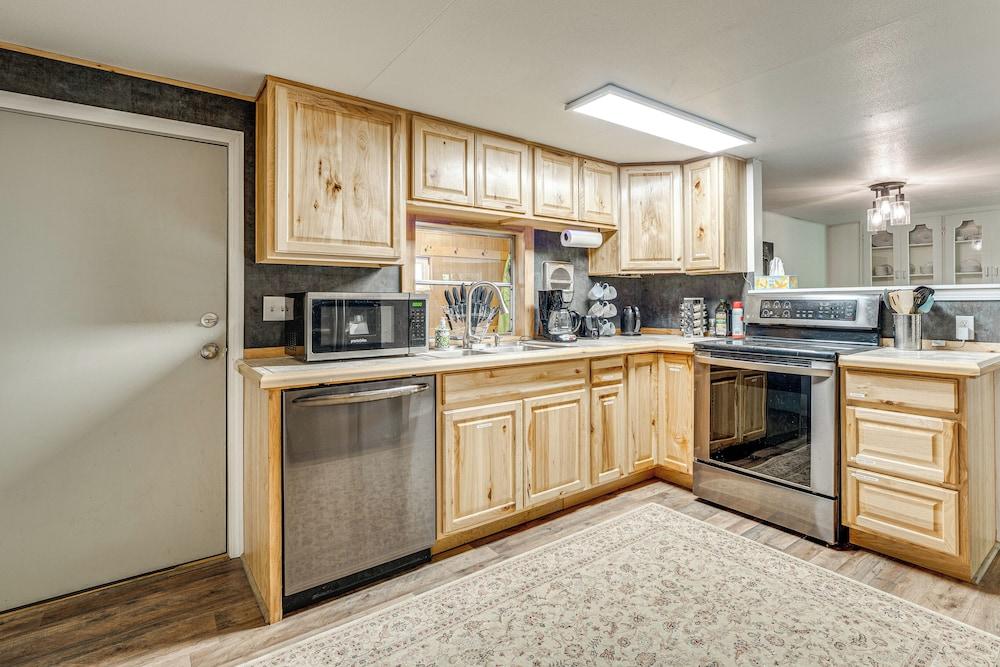 Cle Elum Cabin: Spacious Yard w/ ATV Trail Access!