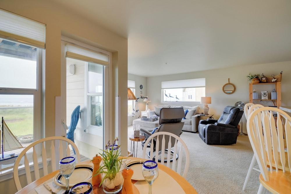 Walk to Beach: Panoramic Splendor Westport Condo