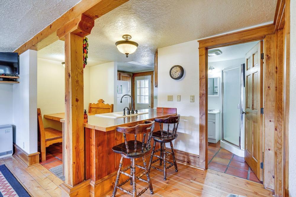 Secluded Stonewall Cabin w/ Mountain View!