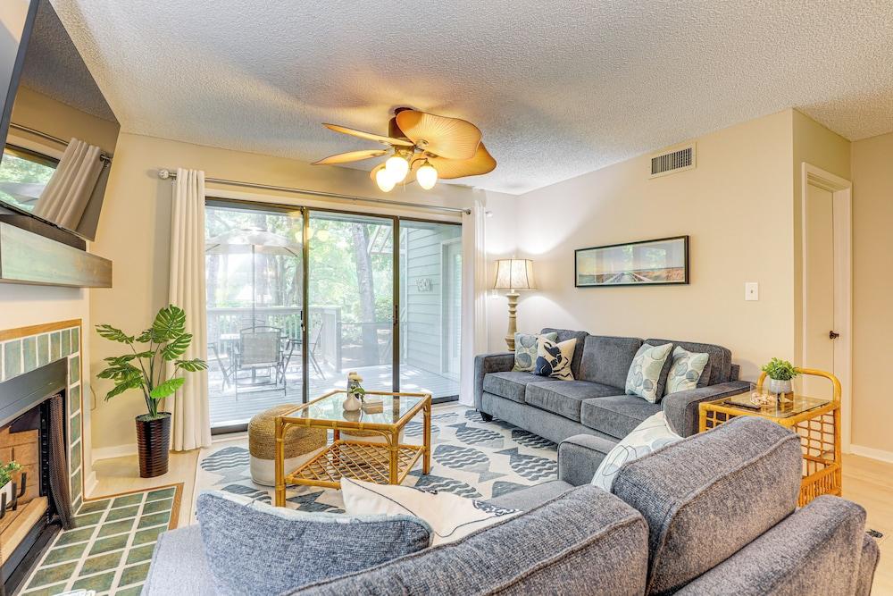 Private Deck & Pool Access: Myrtle Beach Getaway!