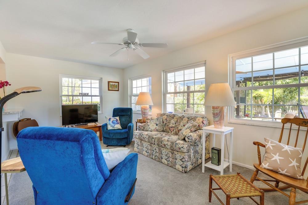 Walk to Beach: Home w/ BBQ & Fire Pit in Bradenton