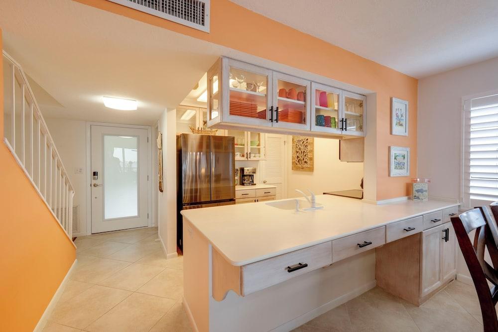 Key Largo Getaway w/ Bay Views + Pool Access!