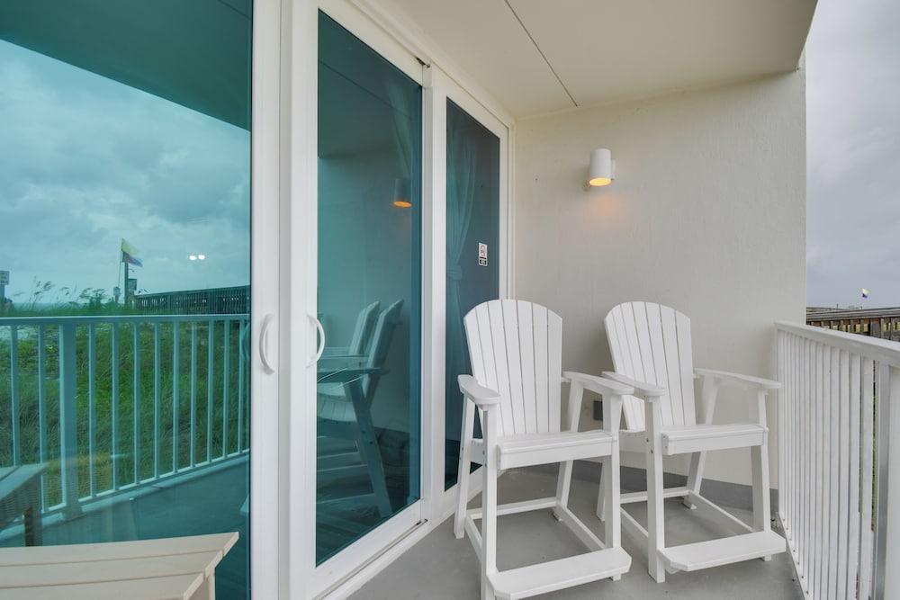 Beachfront Gulf Shores Condo w/ Community Pool!