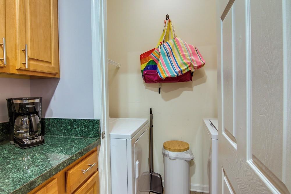 Condo w/ Pool Access ~ 2 Mi to Rehoboth Beach!