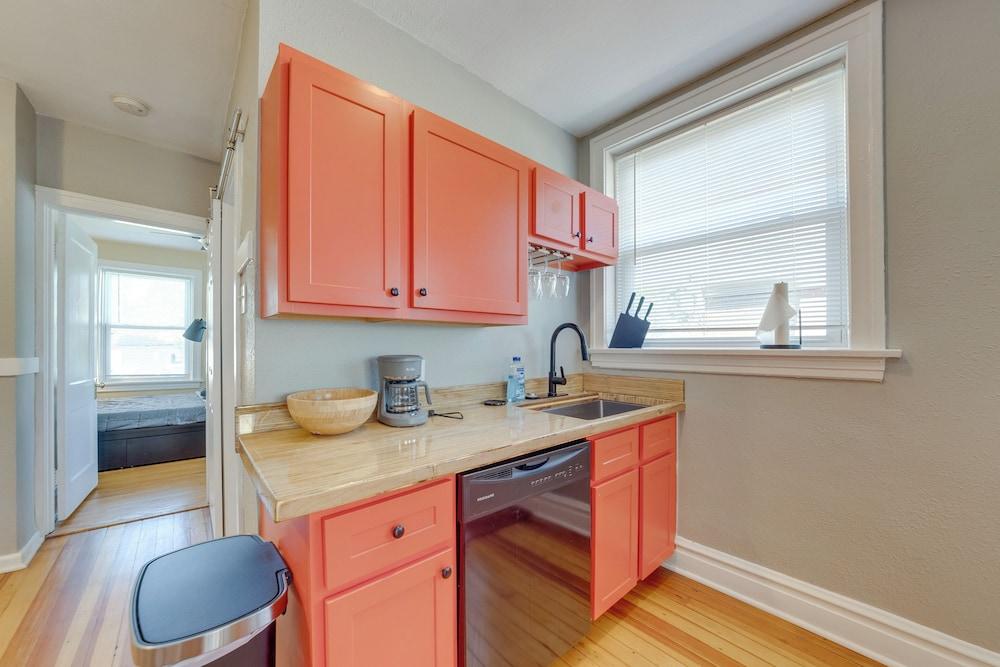 Inviting St Louis Apartment - Great Location!