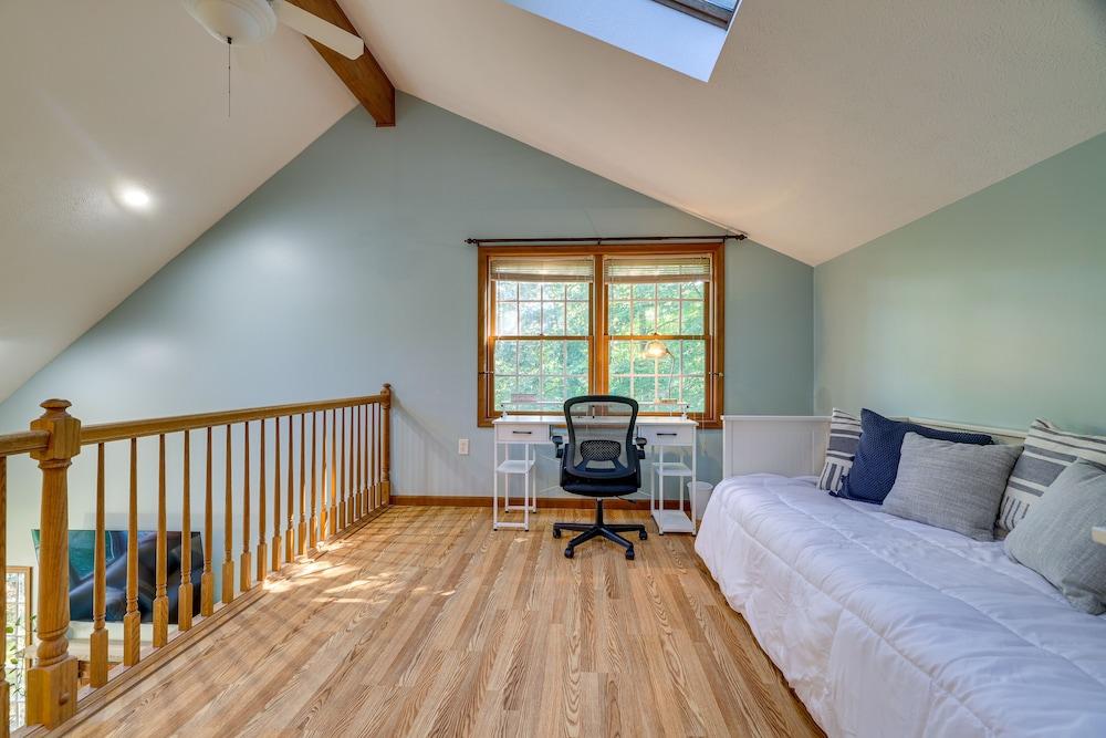 Pocono Mountain Home w/ Private Lake Access