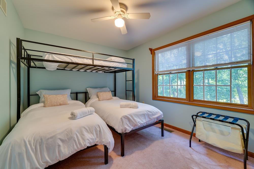 Pocono Mountain Home w/ Private Lake Access