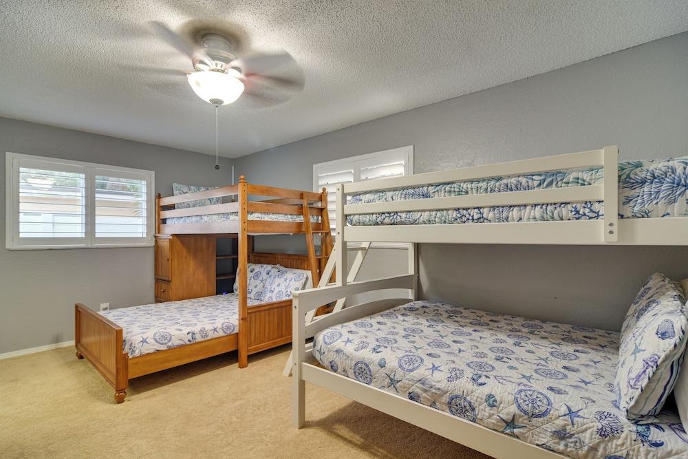 Private Pool, Slide & Treehouse: Largo Retreat