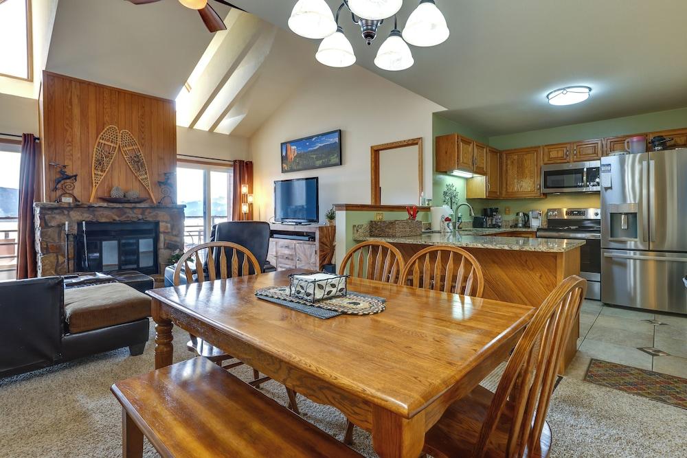 Cozy Condo w/ Balcony & Mtn View in Silverthorne!