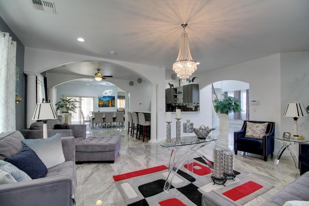 3 Mi to Rio Grande: Albuquerque Home w/ Balcony