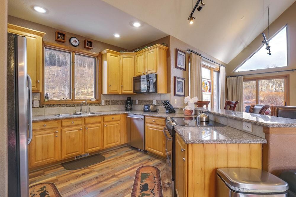 1 Mi to Keystone Lifts: Hot Tub Haven w/ Mtn Views