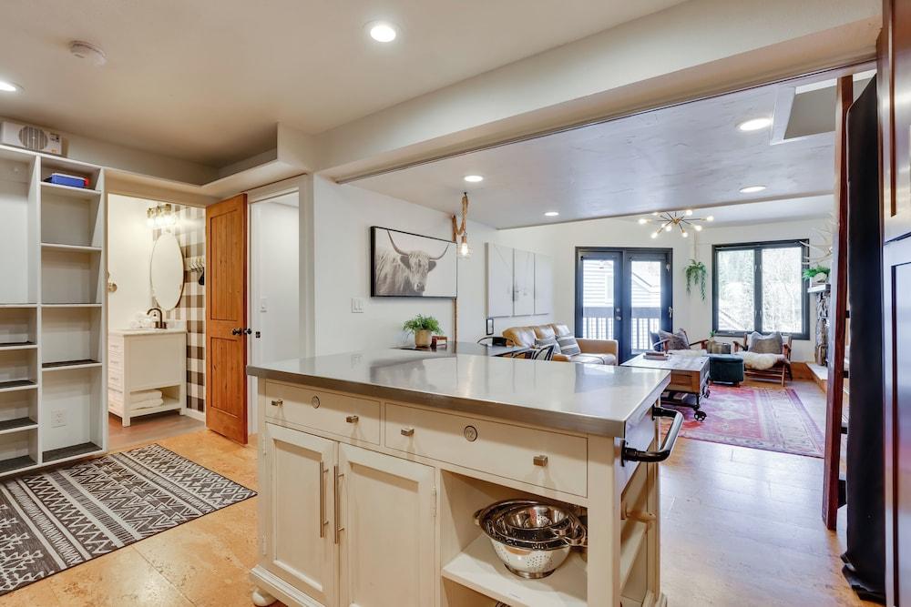 Copper Mtn Condo w/ Pool Access: Ski-in/walk-out!