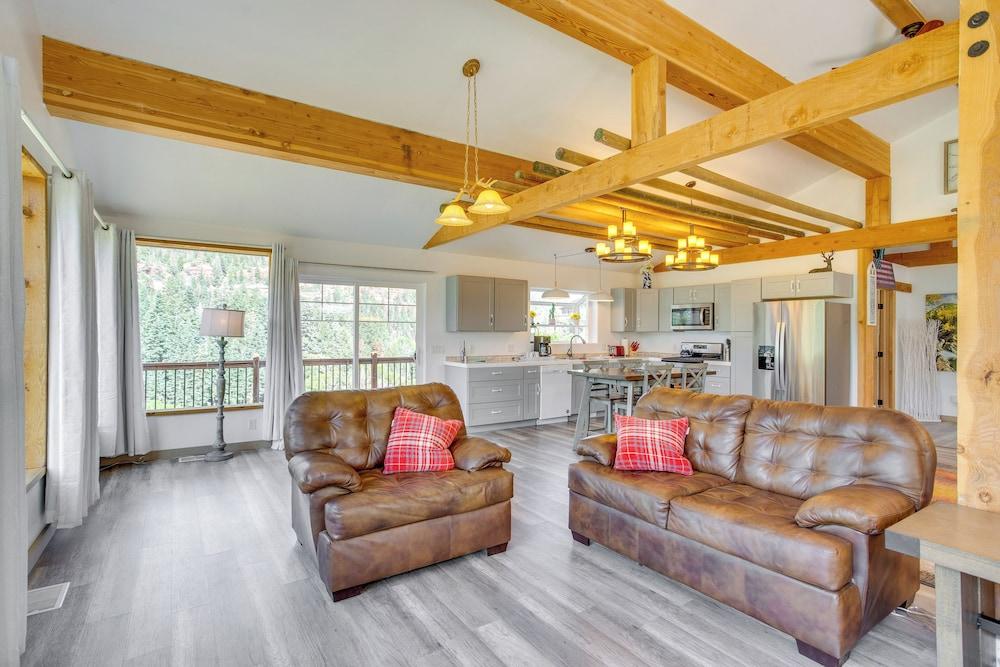 Stunning Ouray Escape w/ Panoramic Mountain Views!
