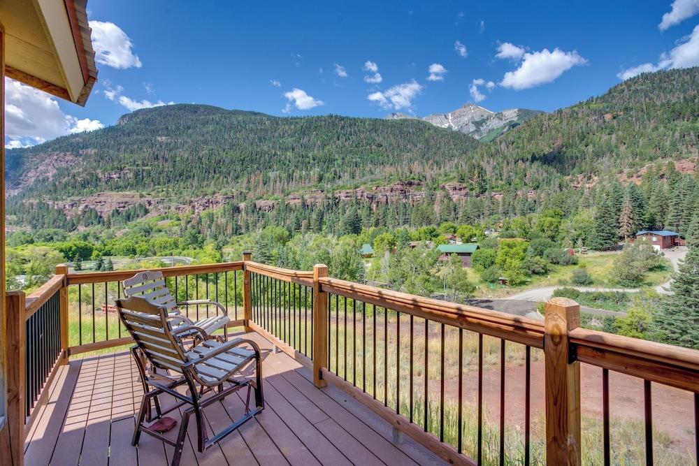 Stunning Ouray Escape w/ Panoramic Mountain Views!