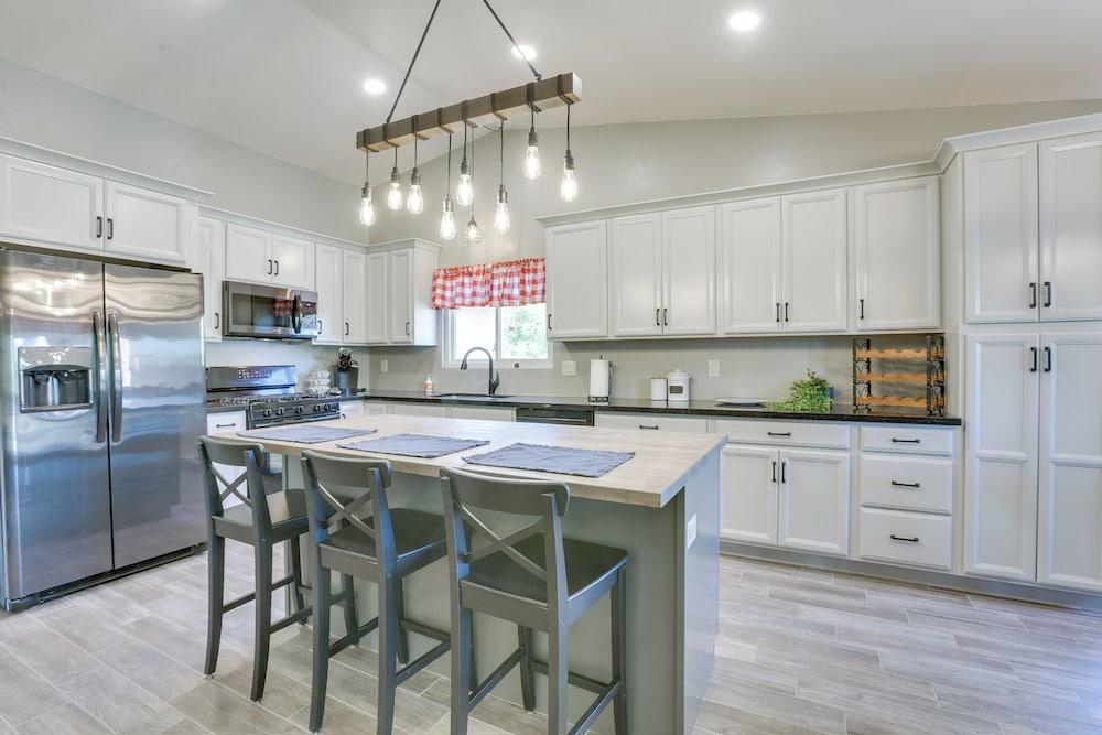 Pet-friendly Tucson Home w/ Gas Grill & Fire Pit!