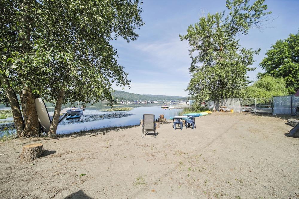 Pet-friendly Newman Lake Cottage w/ Beach Access!