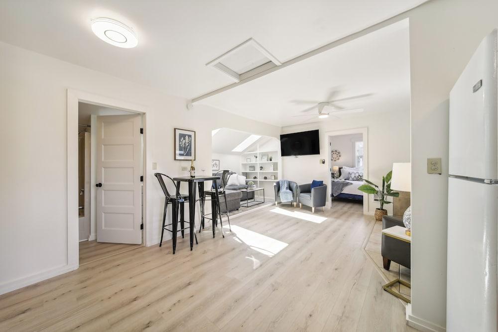 Pet-friendly Newman Lake Cottage w/ Beach Access!