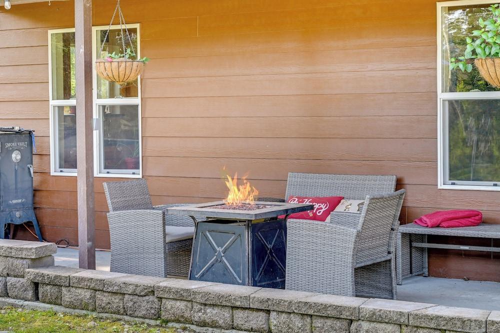 Lovely Soldotna Home, Steps From Kenai River