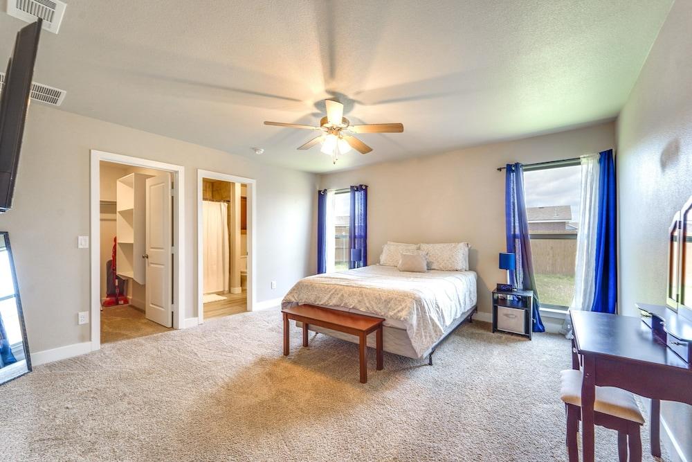 Pet-friendly Lubbock Home - 10 Mi to Downtown