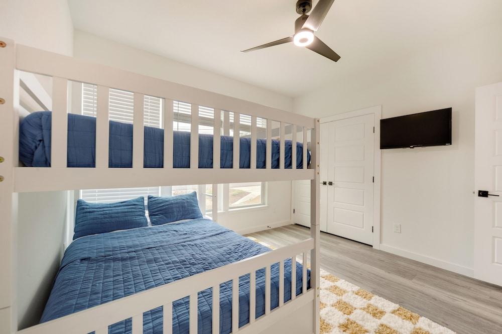 Canyon Lake Oasis: Backyard & Wraparound Deck!