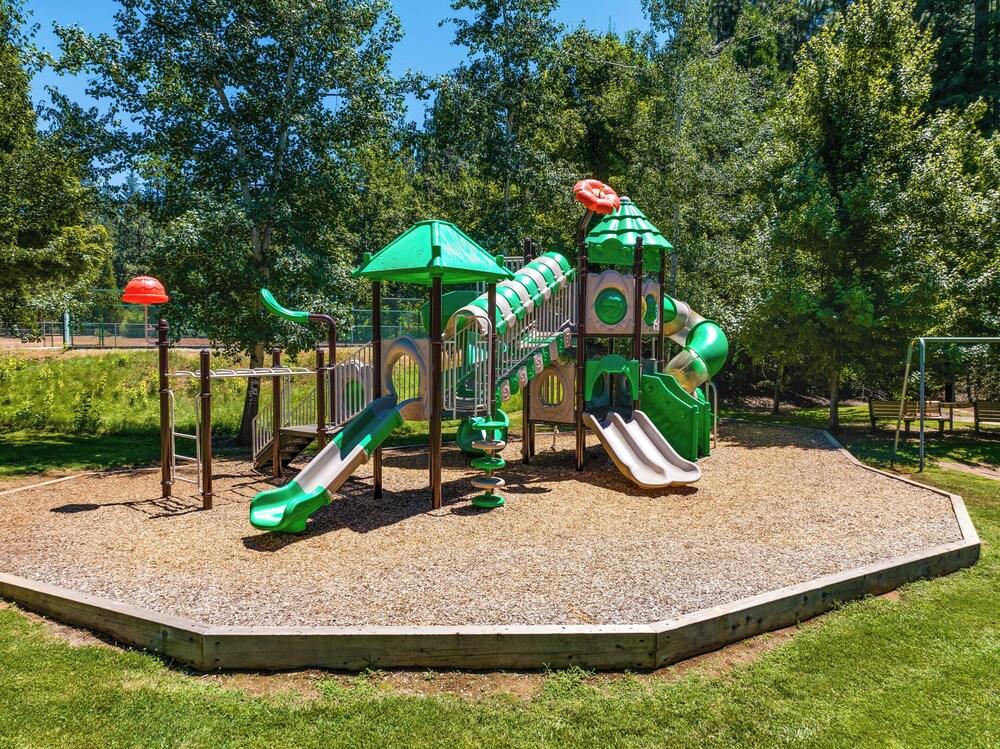 Deck & Gas Grill: Secluded Arnold Cabin Rental!