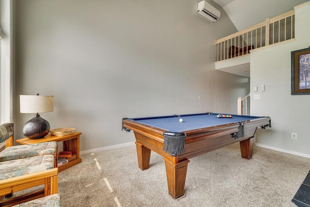 Deck & Pool Access: Lake Harmony Home!