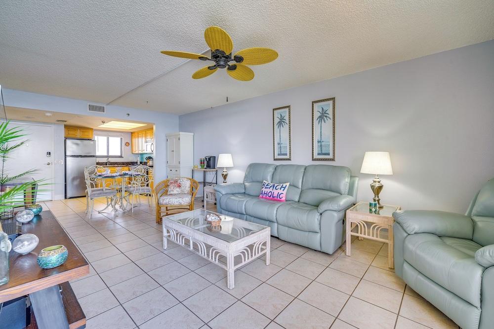 Waterfront Hudson Condo w/ Pool & Beach Access