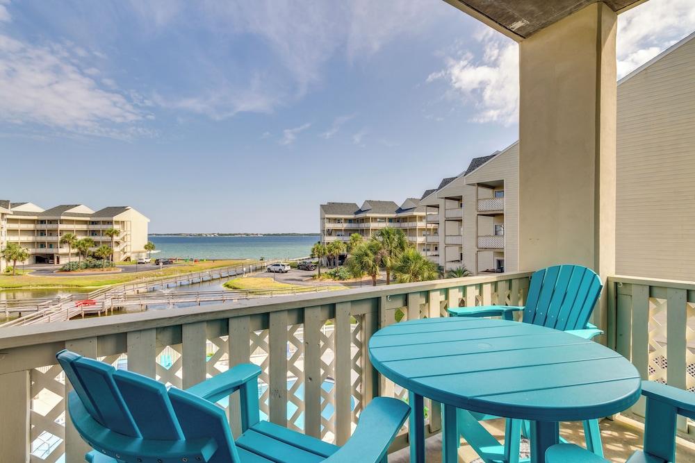 Bayfront Pensacola Beach Condo w/ Pool & Elevator