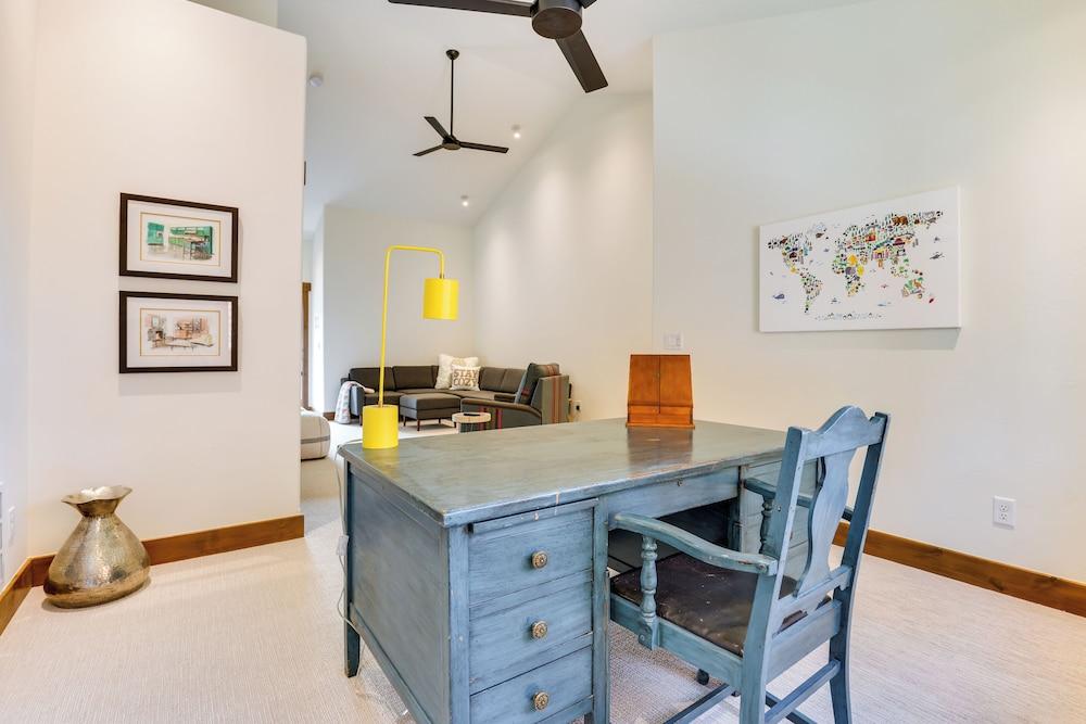 Mountain Views: Luxurious Grand Lake Escape!