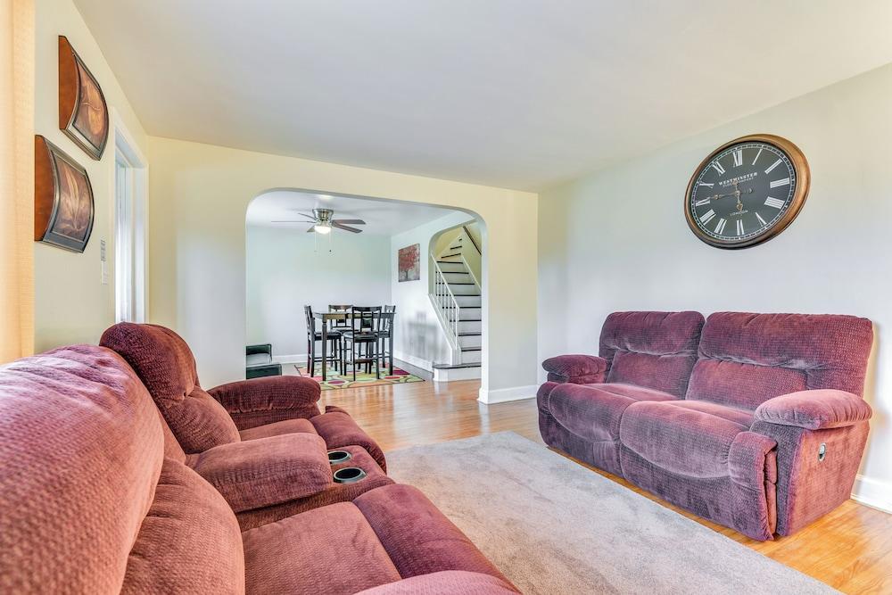 Quiet Cheektowaga Retreat: 23 Mi to Niagara Falls!