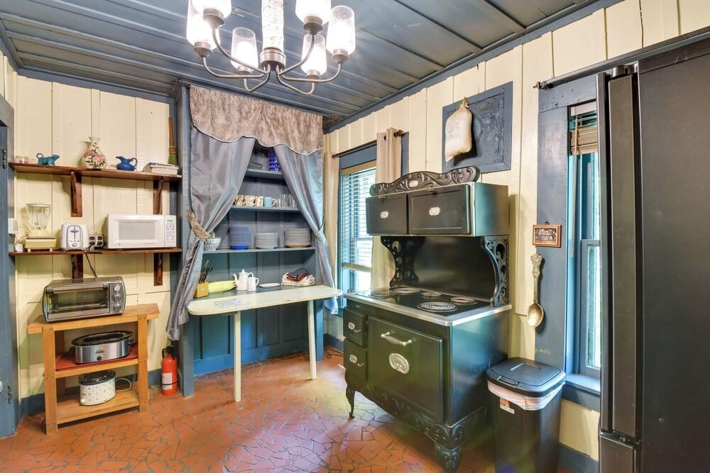 Log Cabin Rental Near Table Rock State Park!