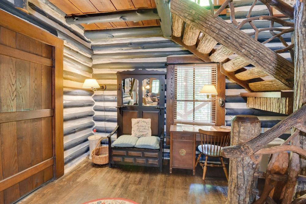 Log Cabin Rental Near Table Rock State Park!