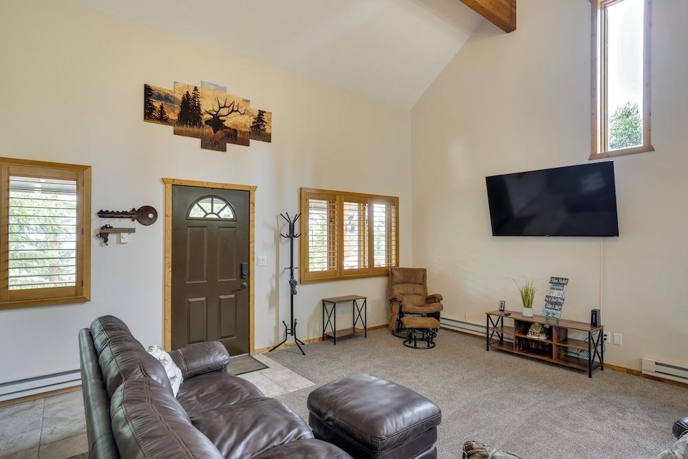 Spacious Beaver Getaway Near Eagle Point Resort!
