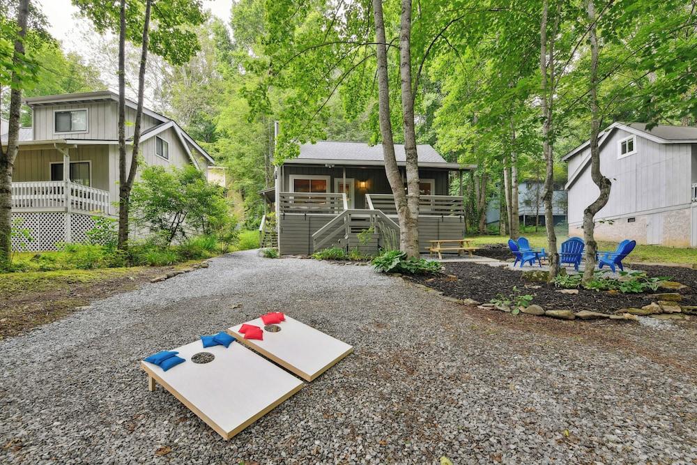 Maggie Valley Mountain Escape w/ Fire Pit & Deck