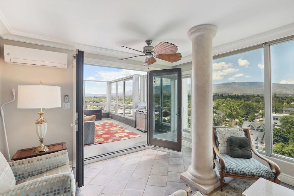 Dtwn Reno Retreat! Panoramic Views, 2 Living Areas