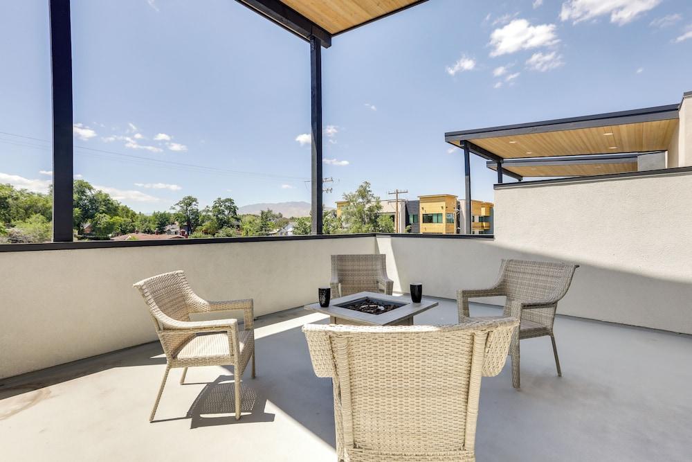 < 2 Mi to Dtwn: Reno Gem w/ Rooftop Patio!