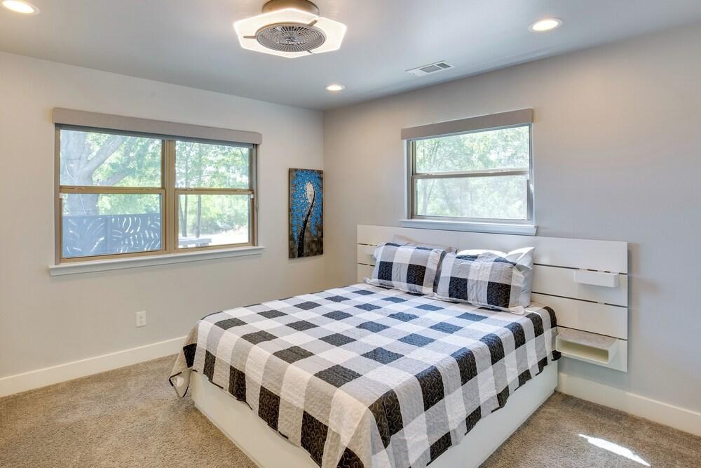 Patios + Lake View: Mckinney Ranch Home!