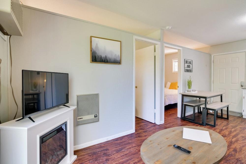 Vibrant Kimberling City Hideaway w/ Private Deck!